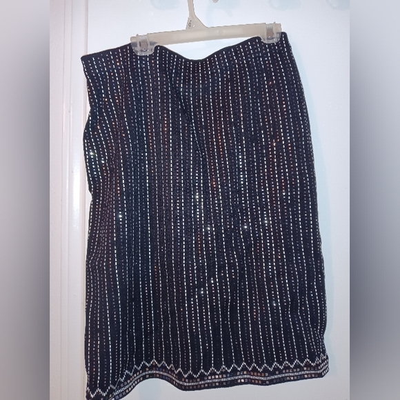 St. John skirt size 8 - Picture 3 of 4